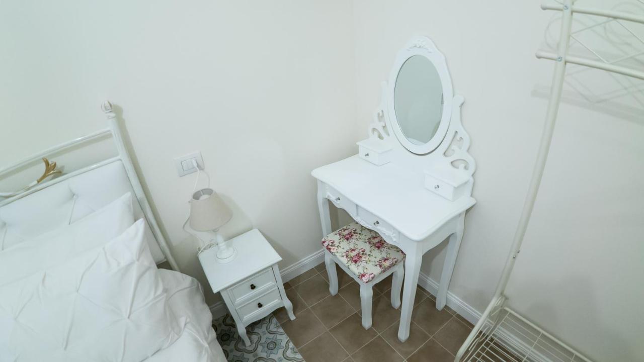 Casa Di Flo Lägenhet Bari Exteriör bild